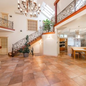hall_interior7